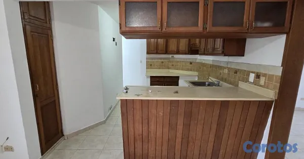 apartamentos - ALQUILÓ 4to piso no ascensor ennla esmeralda próximo al bravo  5