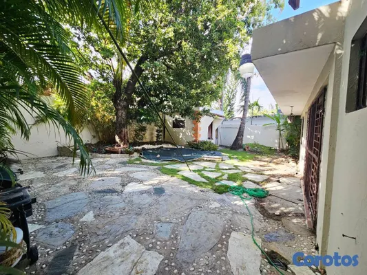 casas - Casa de 5 habitaciones 3 baños en alquiler en Juli 8