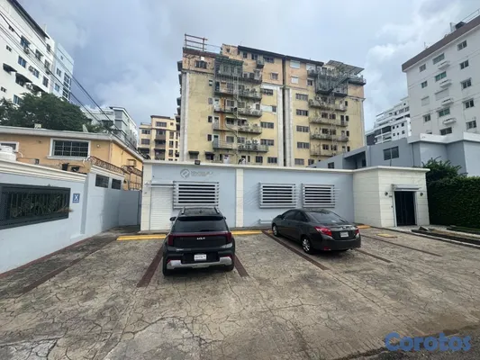 oficinas y locales comerciales - alquiló primer nivel local comercial dos oficina tres parqueos dos baños  8