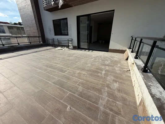 apartamentos - vendo renacimiento segunda con terraza tres habitaciones 2.5 baños dos parqueos  2