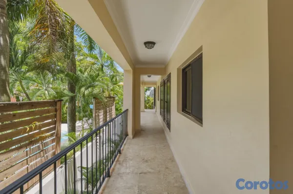 apartamentos - SALE BY OWNER | FULLY TURNKEY 2BR/2BA CONDO AT GRA 8