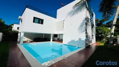 Espaciosa Villa disponible para alquiler a largo plazo.