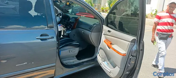 jeepetas y camionetas - Vendo Toyota sienna de oportunidad  8