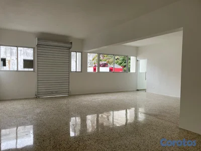 Local Comercial en Alquiler  en Evaristo Morales –