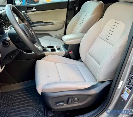jeepetas y camionetas - Kia Sportage LX 2020 4x4 9