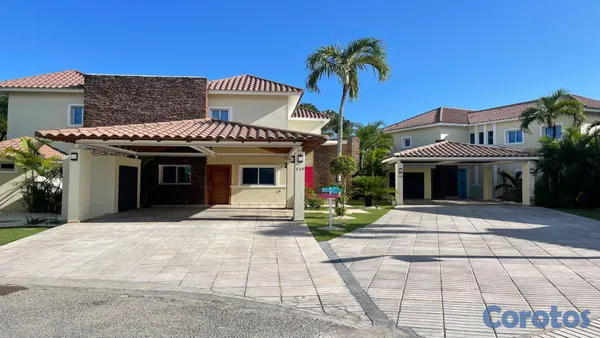 casas - Lujosa Residencia de Dos Niveles con Piscina y Jacuzzi 3