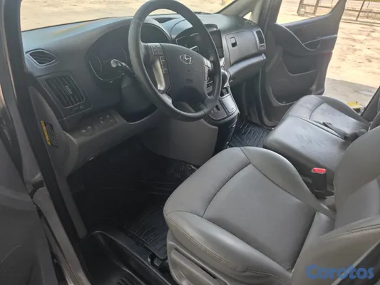 jeepetas y camionetas - HYUNDAI GRAND STAREX 2021 RECIEN IMPORTADA ESTA EN 6