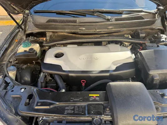 jeepetas y camionetas - VENDO JEEP VOLVO DIESEL 2010 EXCELENTES CONDICIONES 
 3