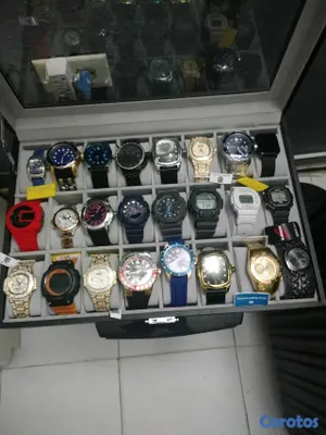 joyas, relojes y accesorios - Disponible reloj. De diferentes marcas  originales precio  dependiendo el reloj  2