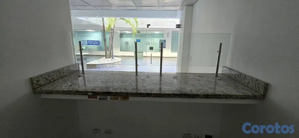 oficinas y locales comerciales - local 1er piso juan Pablo duarte próximo carrera santiago  9