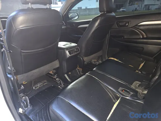 jeepetas y camionetas - Toyota Highlander 2015 en venta  8