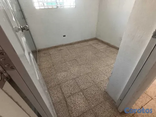 casas - BAYONA ALQ CASA Y APTOS 2 Y 3 HAB MARQUESINA RD$10 7