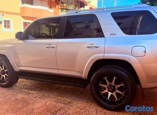 jeepetas y camionetas - Toyota 4runner sr5 2020 11