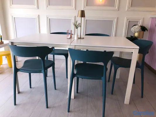 decoración y accesorios - Mesas blancas y sillas  5