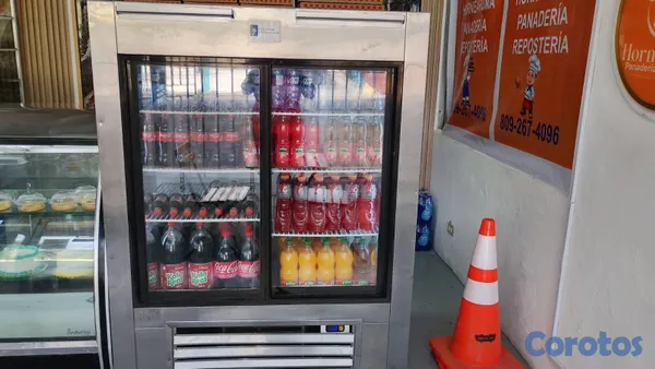 equipos profesionales - Exhibidor refrigerador botellero  3