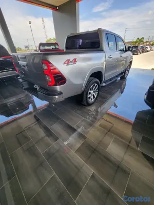 jeepetas y camionetas - 2017 Toyota Hilux Revo 3.0 Diesel 2