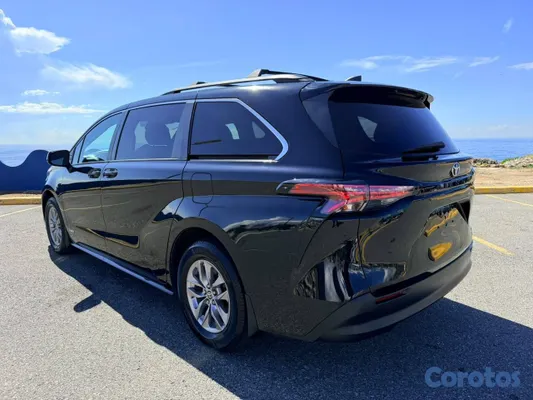 jeepetas y camionetas - Toyota Sienna LE 2021 10