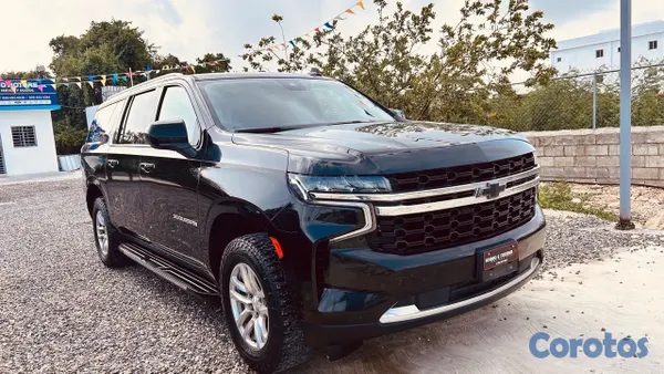 jeepetas y camionetas - Suburban de 3 filas 2023 2