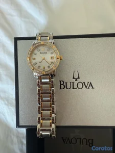 reloj marca Bulova en su caja 