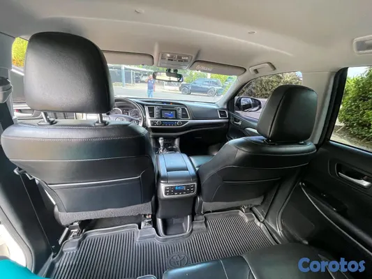 jeepetas y camionetas - Toyota higlander xle 2019 7