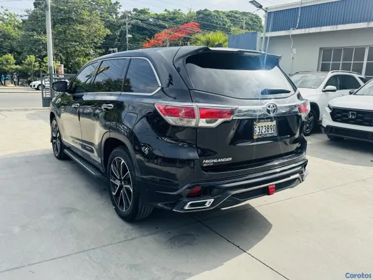 jeepetas y camionetas - TOYOTA HOGHLANDER LE 2015✅ 4 Cilindros / 3 Filas de asientos / 109,000km 3