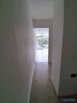 oficinas y locales comerciales - 🔵 Alquilo local 2do   piso 27 mts en Julieta 
 4