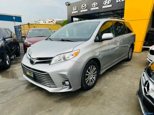 jeepetas y camionetas - TOYOTA SIENNA XLE 2018 ✅ CLEAN CARFAX  3
