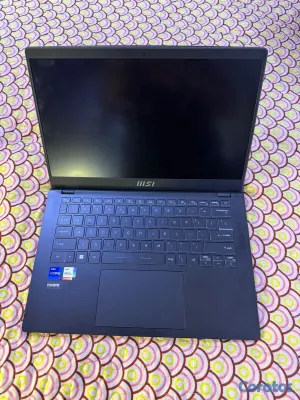 computadoras y laptops - Laptop MSI Modern 14 | Intel Core i7 | Intel Iris Xe Graphics | 14 pulgadas |1TB 3