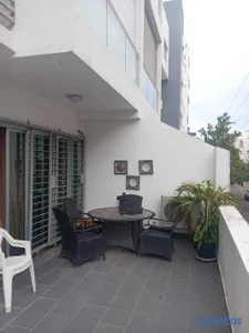 Apartamento Sarasota 2do Nivel frente Supermercado