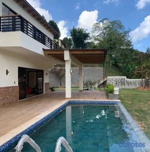 •  Villa La Colonia | Piscina Privada, Vista a la Montaña y Máxima Privacidad