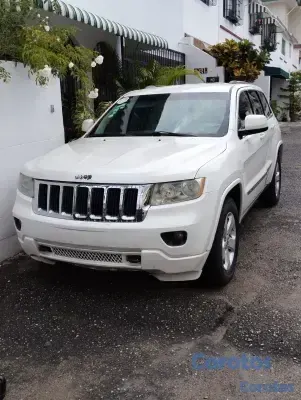jeepetas y camionetas - Grand Cherokee Laredo 4x4 2011 5