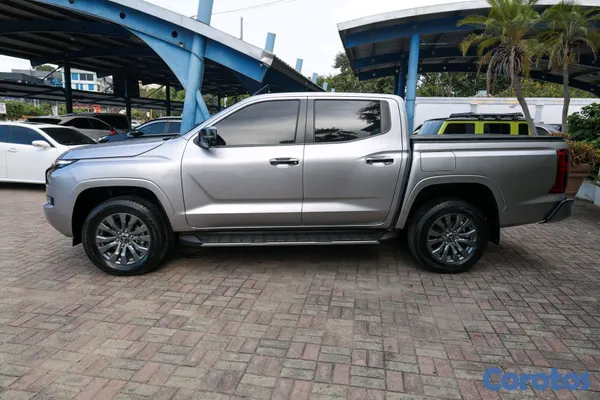 jeepetas y camionetas - mitsubishi l200 2025 8