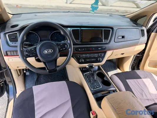 jeepetas y camionetas - Kia Sedona 2015 4