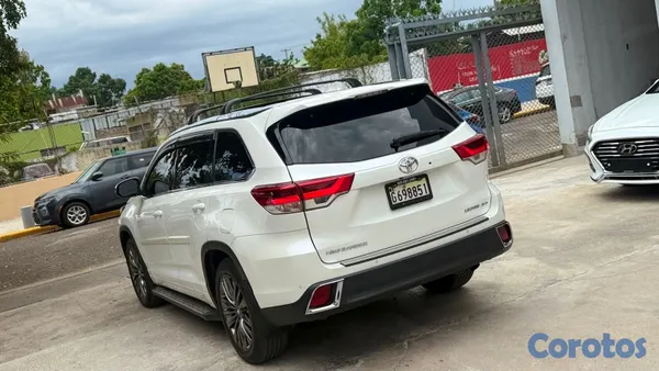 jeepetas y camionetas - 2019 Toyota Highlander Limited Platinum AWD 4