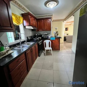 2.	Casa en Baní | 279 m², Amplio Patio y Marquesina Doble