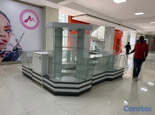 negocios en venta - Módulo comercial de 9 m² con vitrina en Bella Terra Mall, Santiago 2