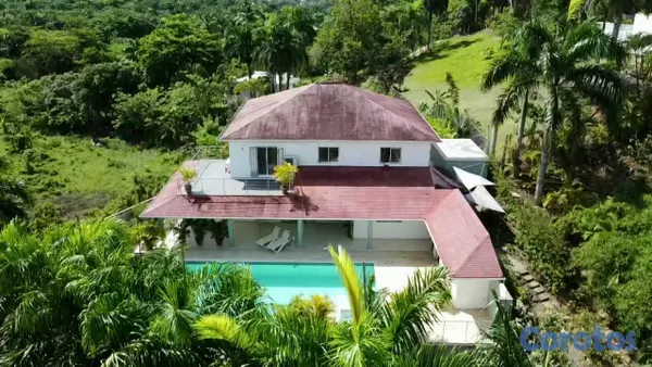 casas vacacionales y villas - EN VENTA | Villa de lujo rodeada de naturaleza en  19