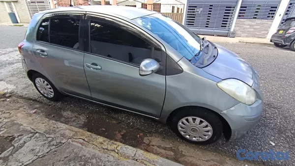 carros - 2009 Toyota Vitz 9