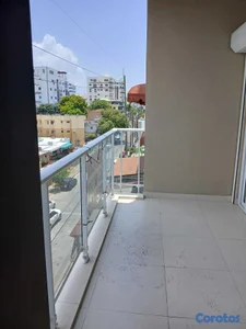 Apartamento Moderno / Amplio Balcón / Áreas Social