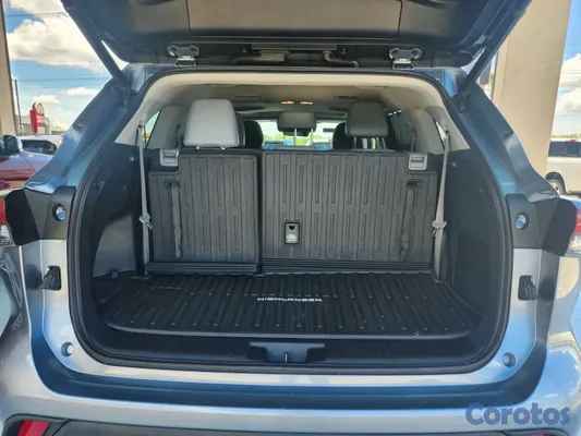 jeepetas y camionetas - Toyota Highlander XLE 2021 9