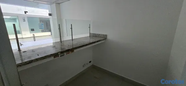 oficinas y locales comerciales - alquilo local comercial 1er piso próximo a las carreras santiago  8