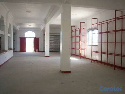 oficinas y locales comerciales - SE VENDE Primer Nivel LOCAL COMERCIAL Veron Frente 10