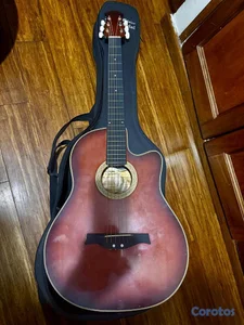 Guitarra electroacustica tipo Roundback