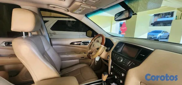 jeepetas y camionetas - Nissan patfinder platinum 2015 9