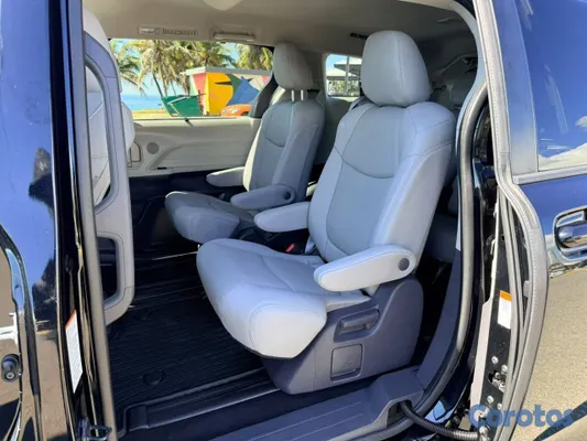jeepetas y camionetas - Toyota Sienna LE 2021 5