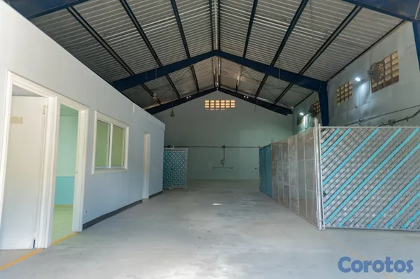 oficinas y locales comerciales - Alquilo NAVE de 326 Mts.2 en el KM. 13, AUTOPISTA  6