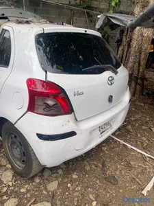 vendo Toyota vitz para pieza o arreglar 