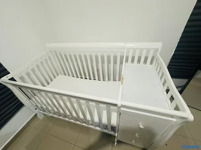 Cuna cama con cambiador incluido 