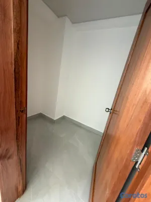 apartamentos - vendo avenida independencia piso 5 nuevo dos habitaciones dos baños parqueo balc 5