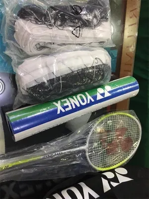 Artículos Deportivos - Yonex. Set de Bádminton. Raqueta, tubos de ganso, malla y bulto. 3
